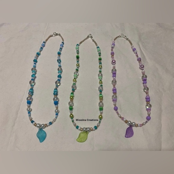 5/$20 ENTIRE SHOP CLEARANCE Leaf beaded necklace | Growth necklace 🍃 - Picture 3 of 10